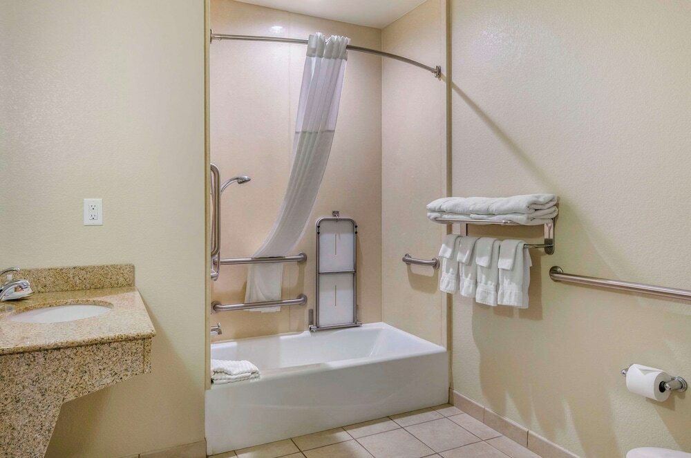 Фото Comfort Suites Helena Airport