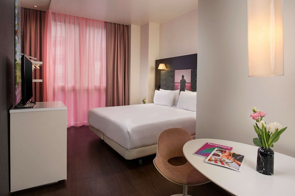 Фото отеля 2