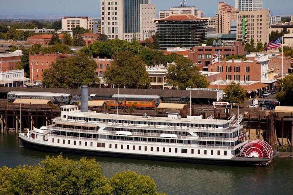 Фото Delta King Hotel