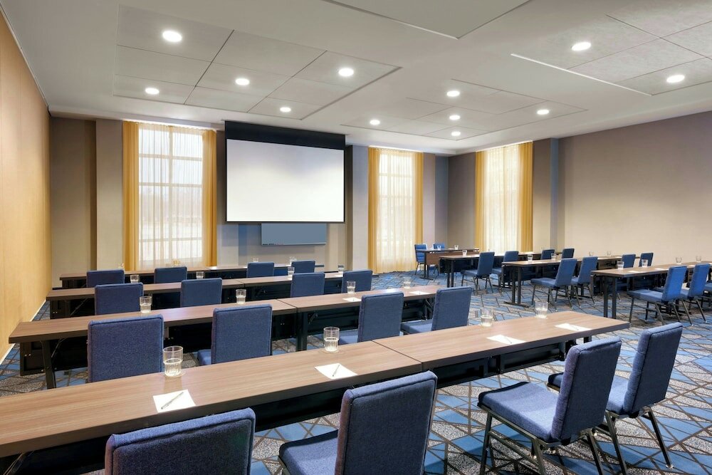 Фото Courtyard by Marriott Lincoln Downtown