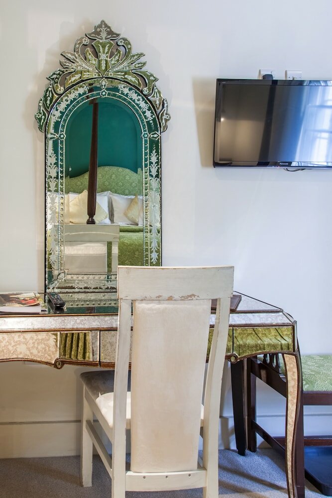 Фото The Wychwood Inn