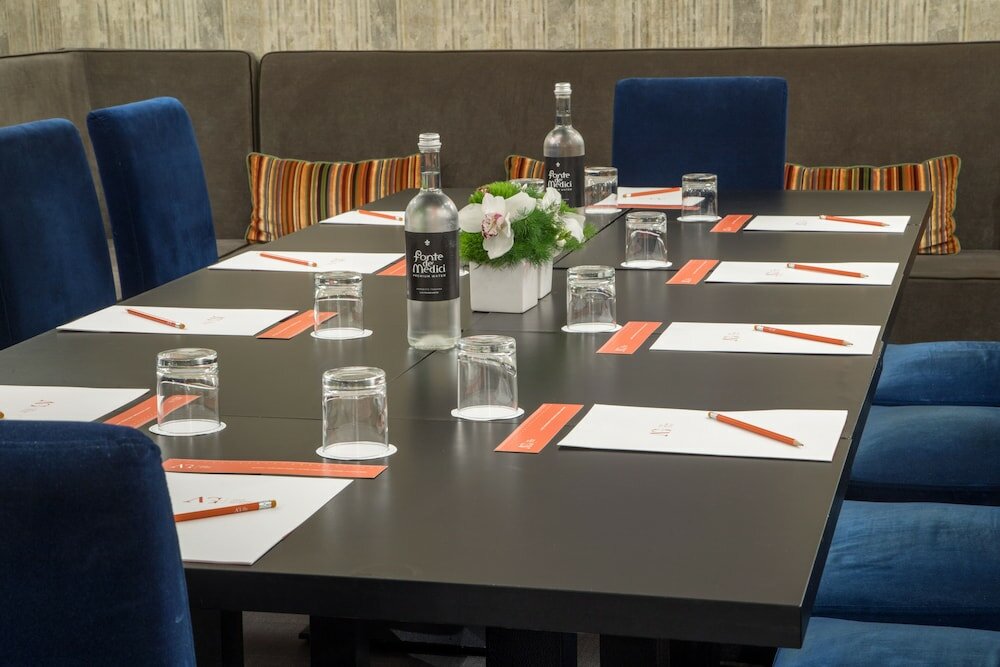 Фото The Republic Hotel