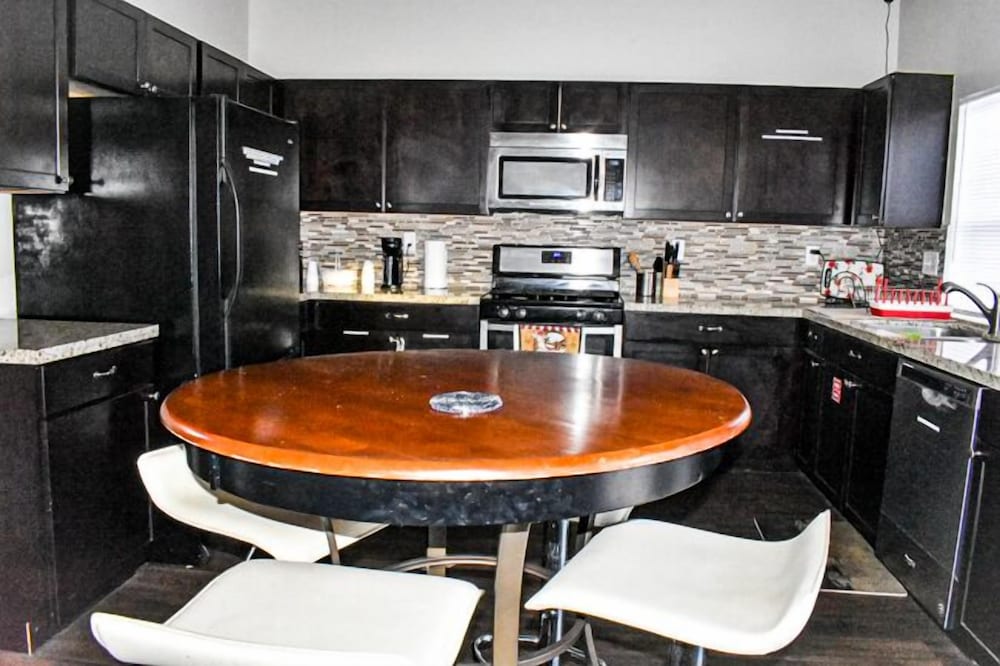 Фото Advantage Court