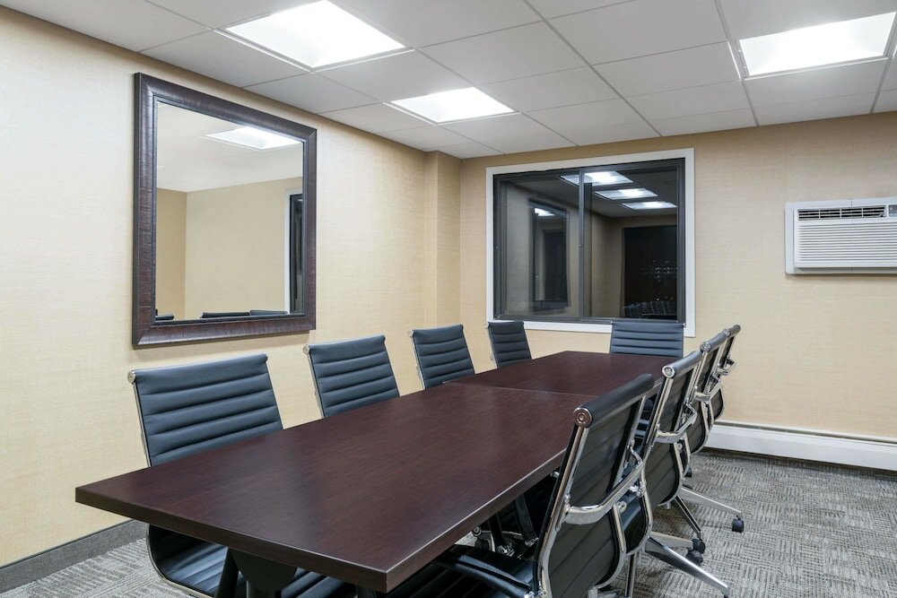 Фото Ramada by Wyndham Minneapolis Golden Valley