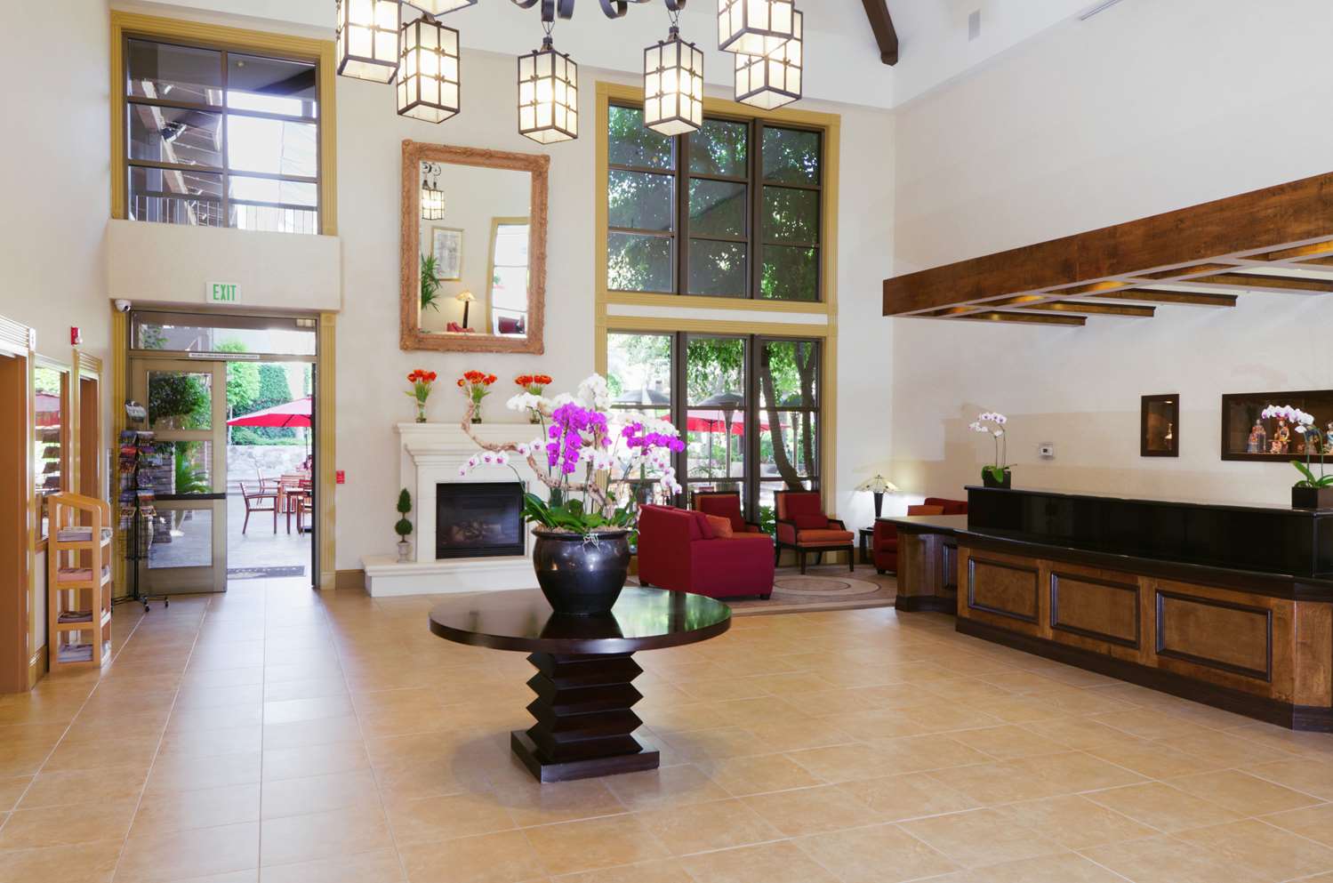 Фото DoubleTree by Hilton Claremont