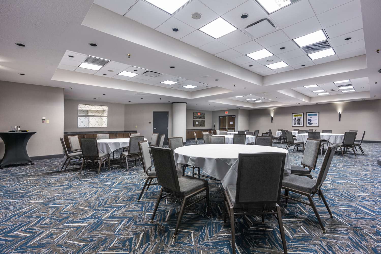 Фото Embassy Suites Indianapolis Downtown