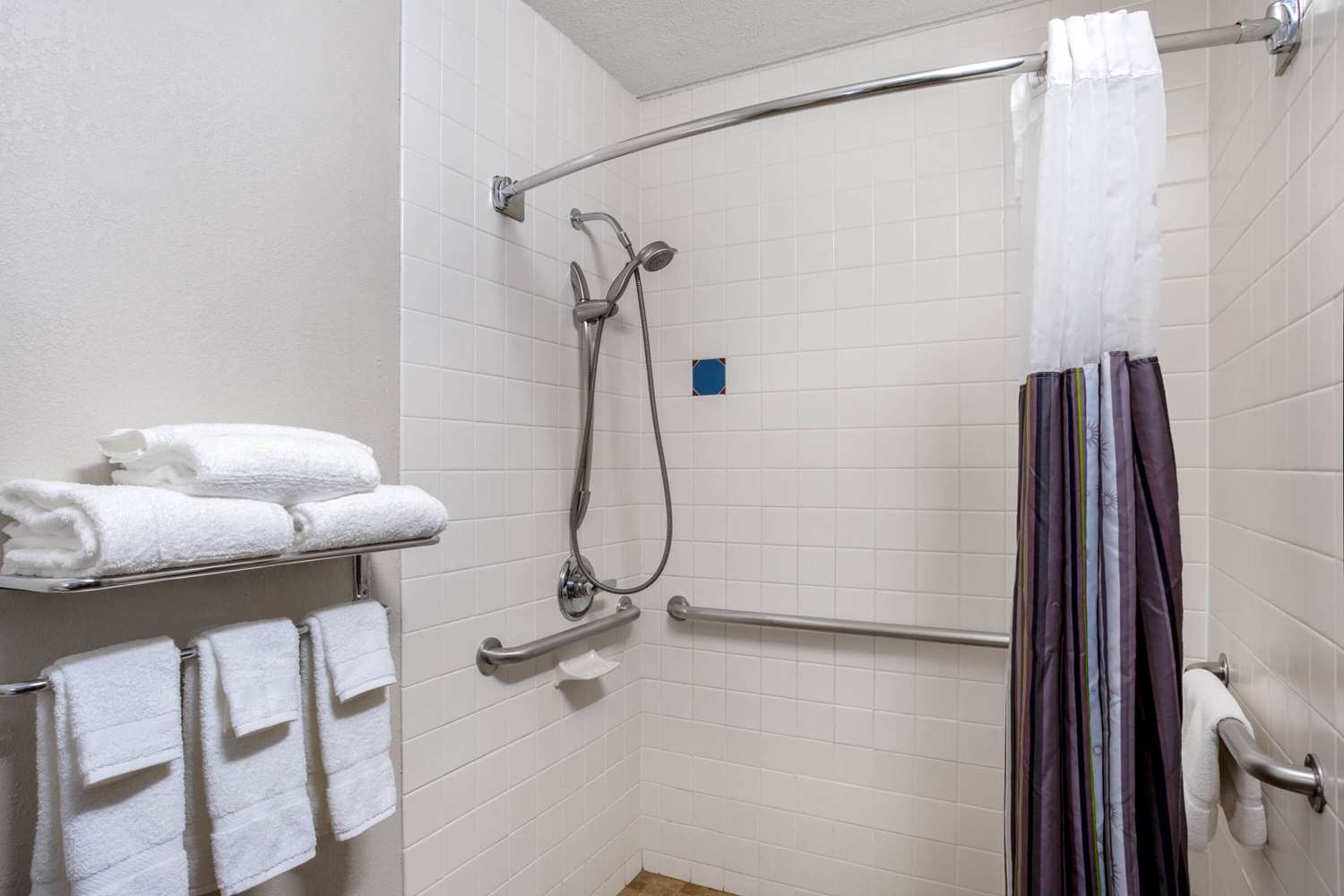 Фото La Quinta Inn by Wyndham Binghamton - Johnson City