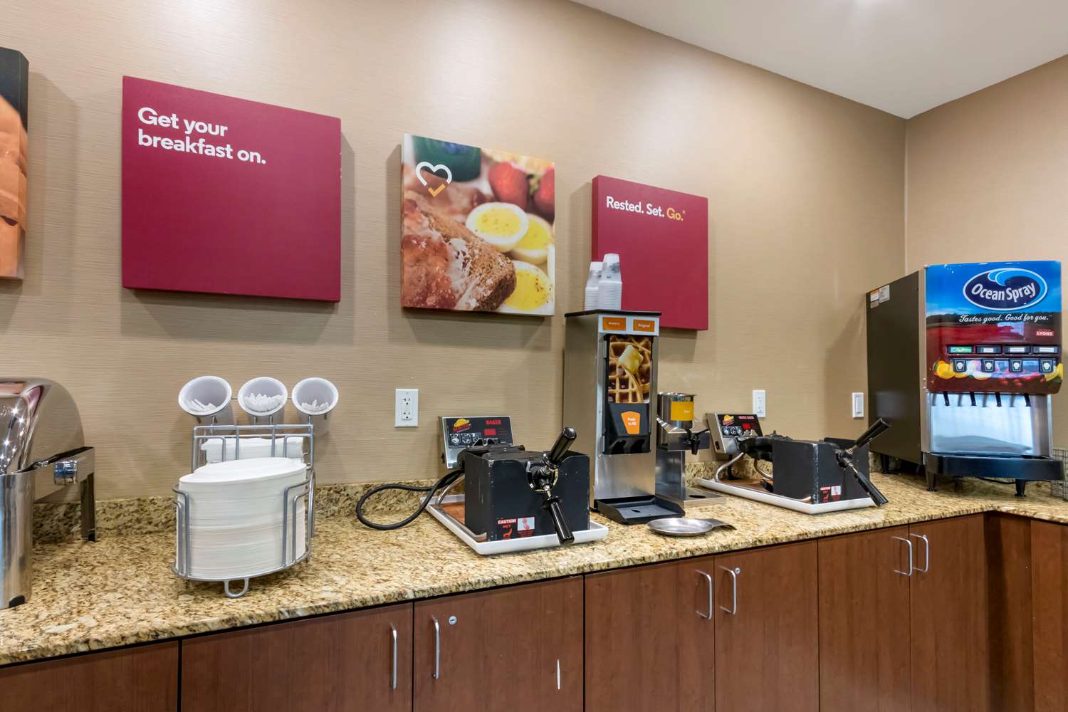 Фото Comfort Suites