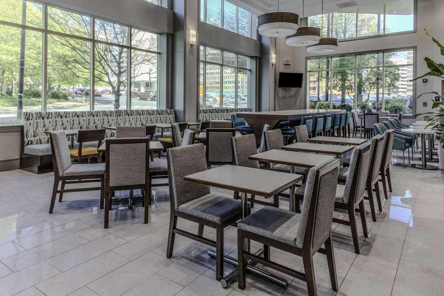 Фото Hampton Inn & Suites Arlington Crystal City Dca