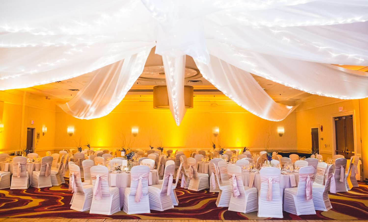 Фото Embassy Suites by Hilton Cleveland Beachwood