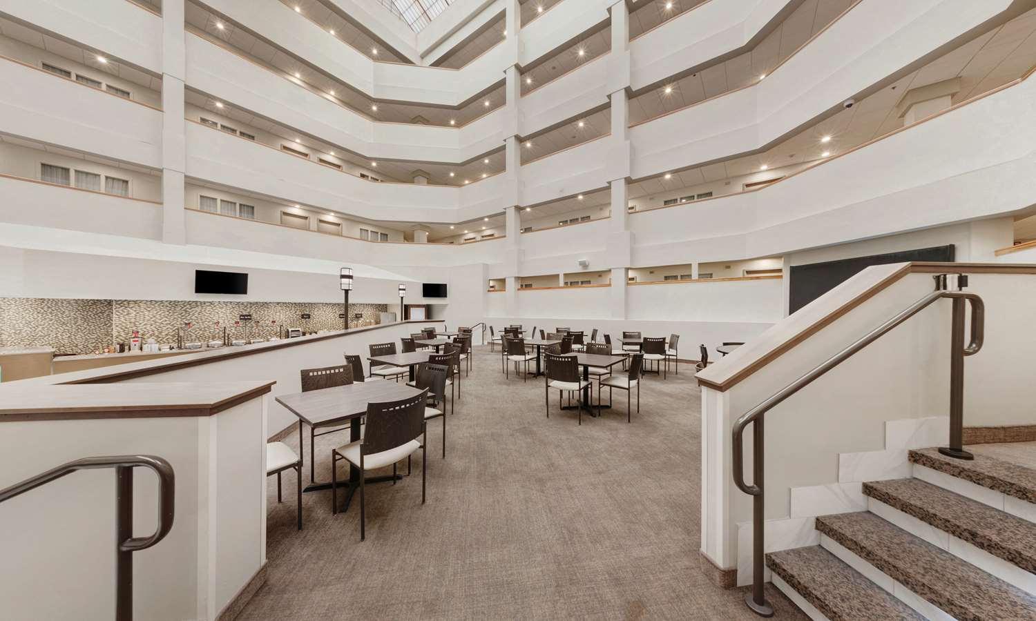 Фото Embassy Suites by Hilton Milwaukee Brookfield