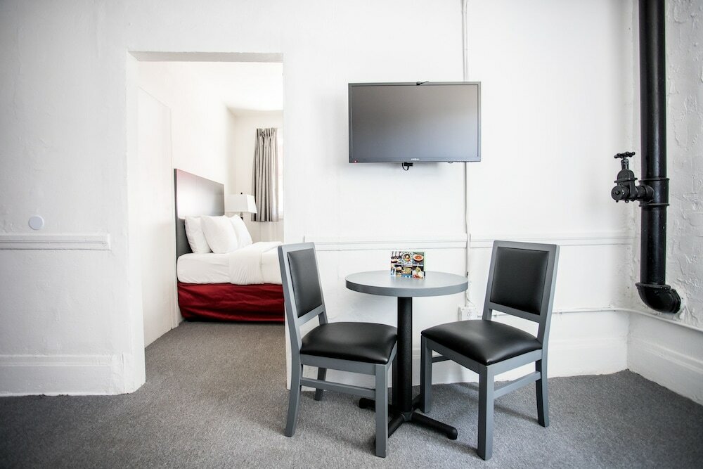 Фото The American Hotel