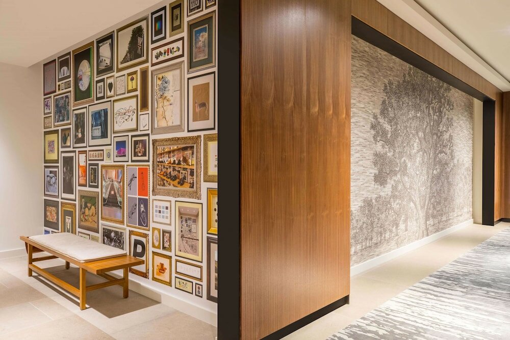 Фото C. Baldwin, Curio Collection by Hilton