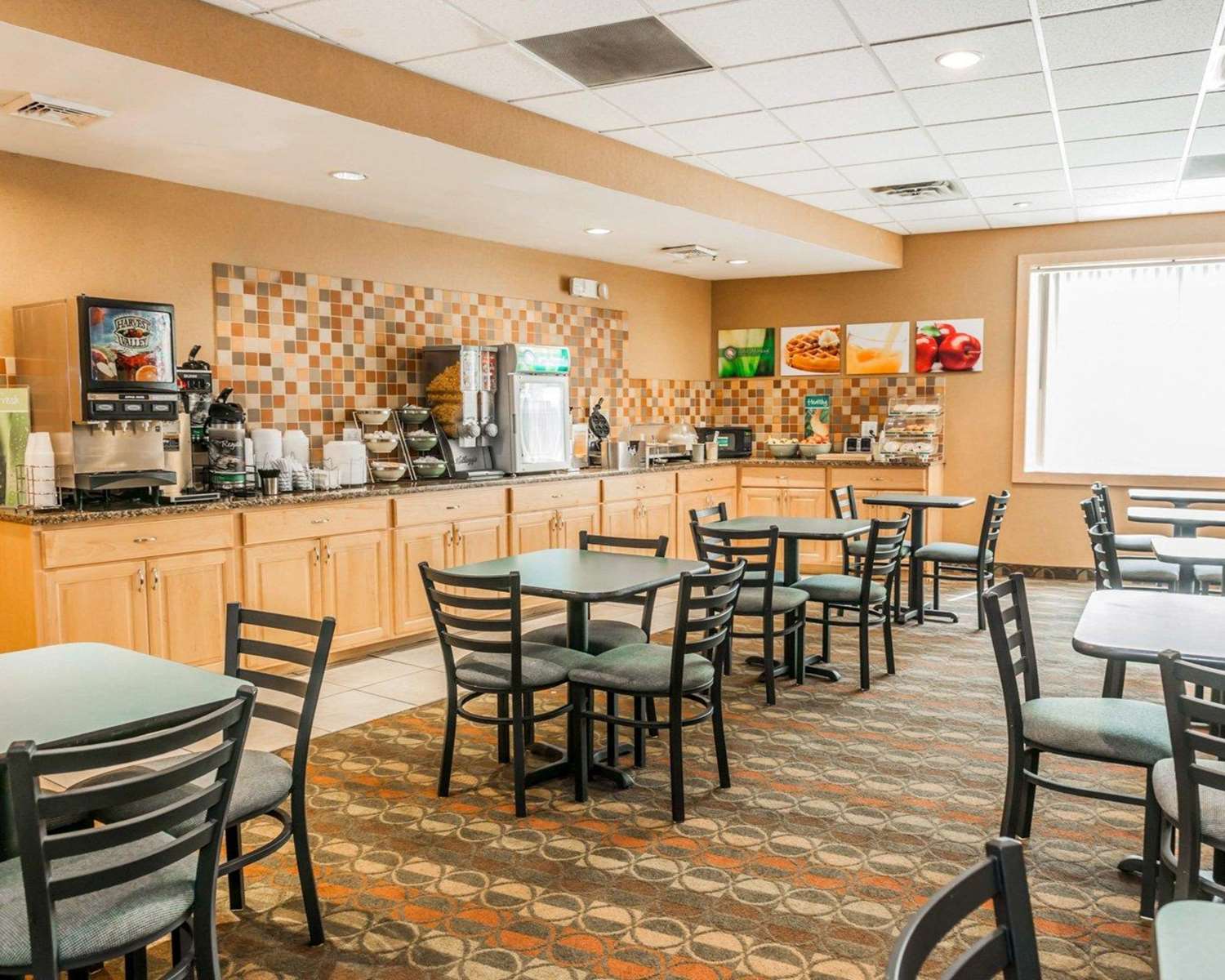 Фото Quality Inn East