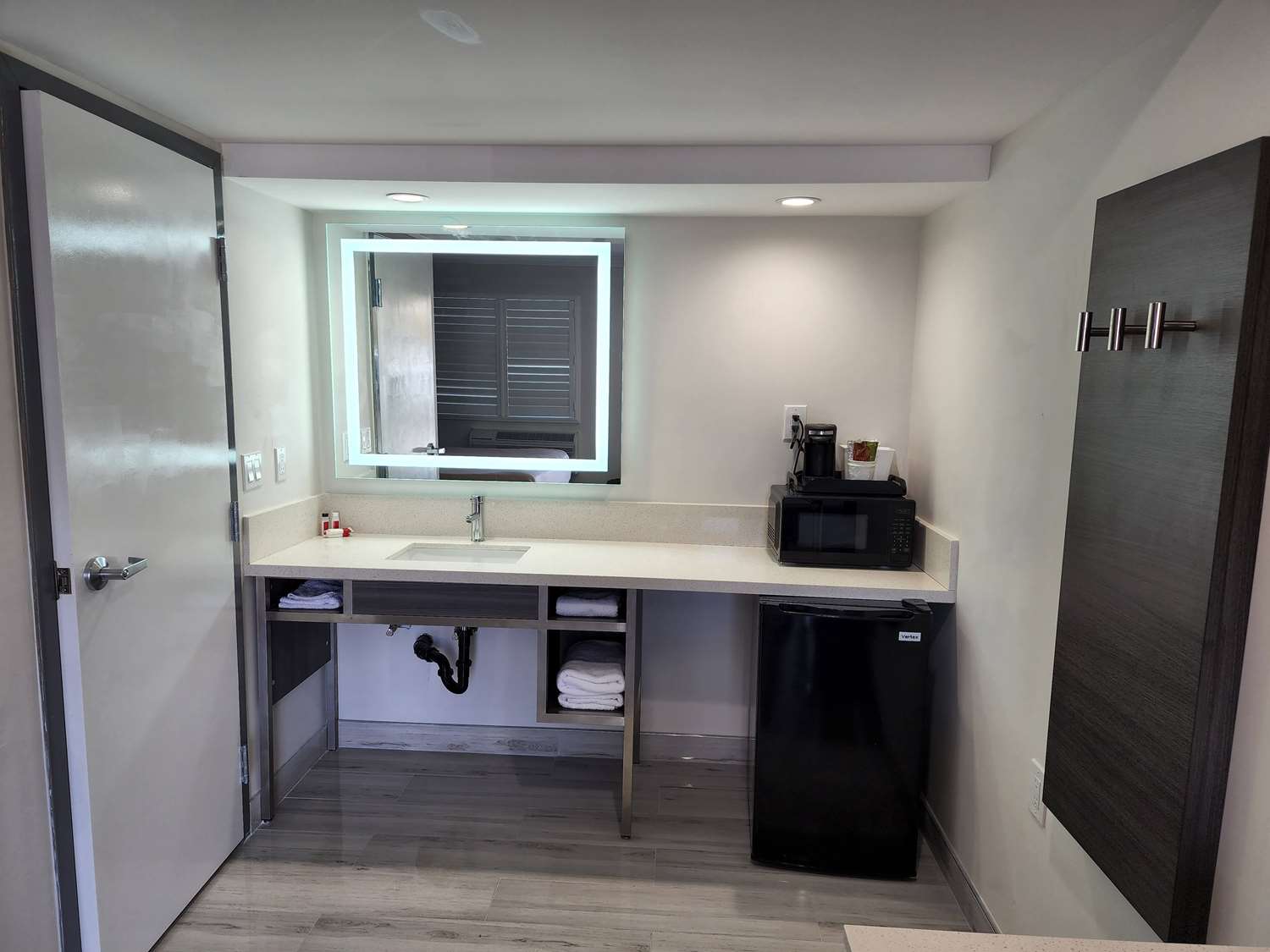 Фото Travelodge by Wyndham Fullerton Near Anaheim