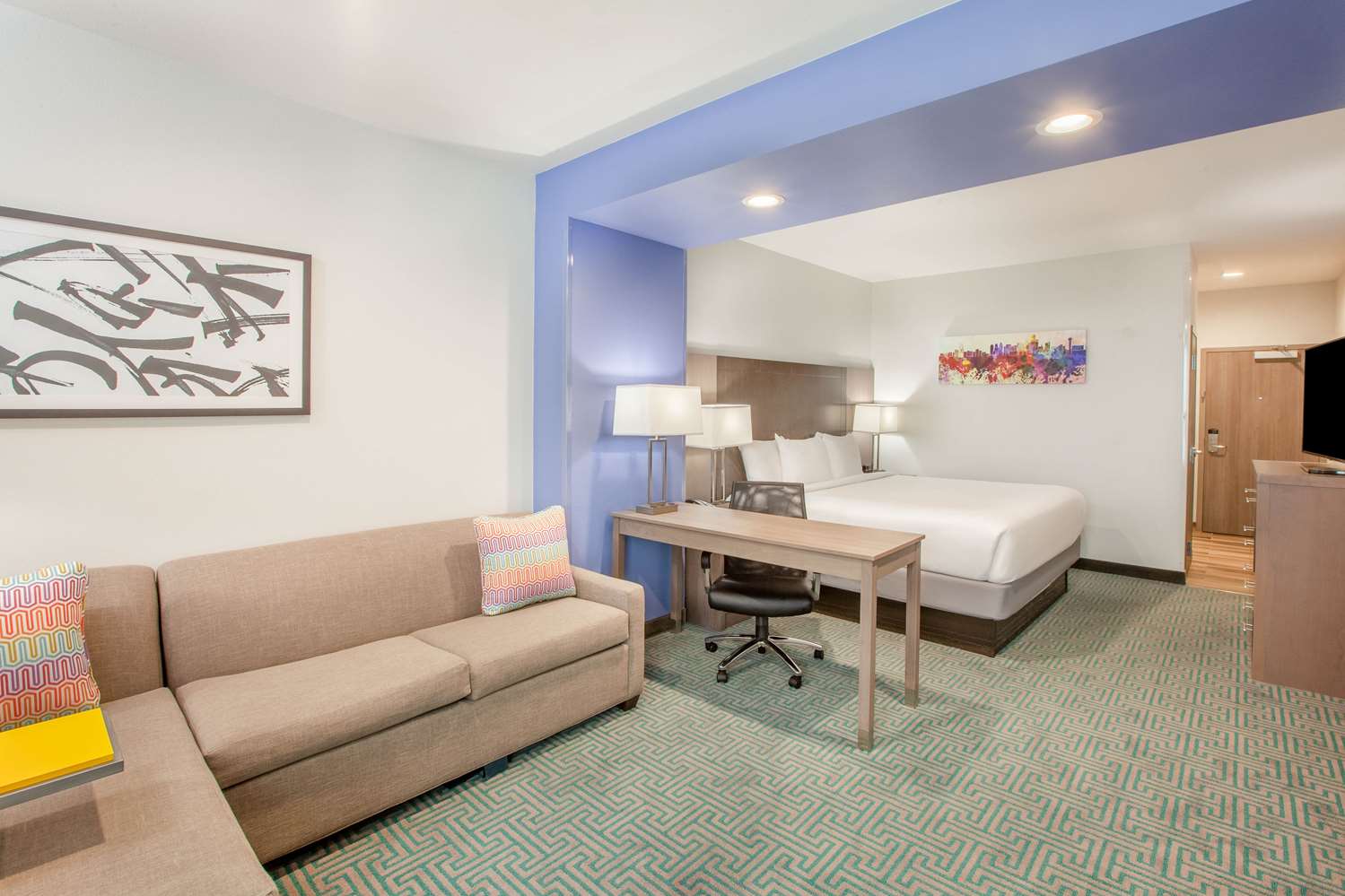 Фото La Quinta Inn & Suites by Wyndham Dallas Duncanville