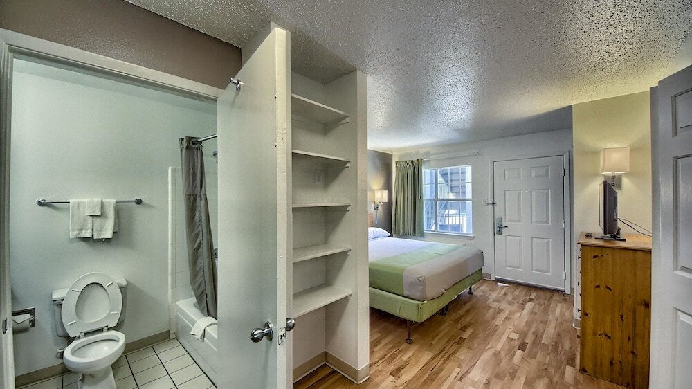 Фото Studio 6 San Antonio, Tx - Six Flags