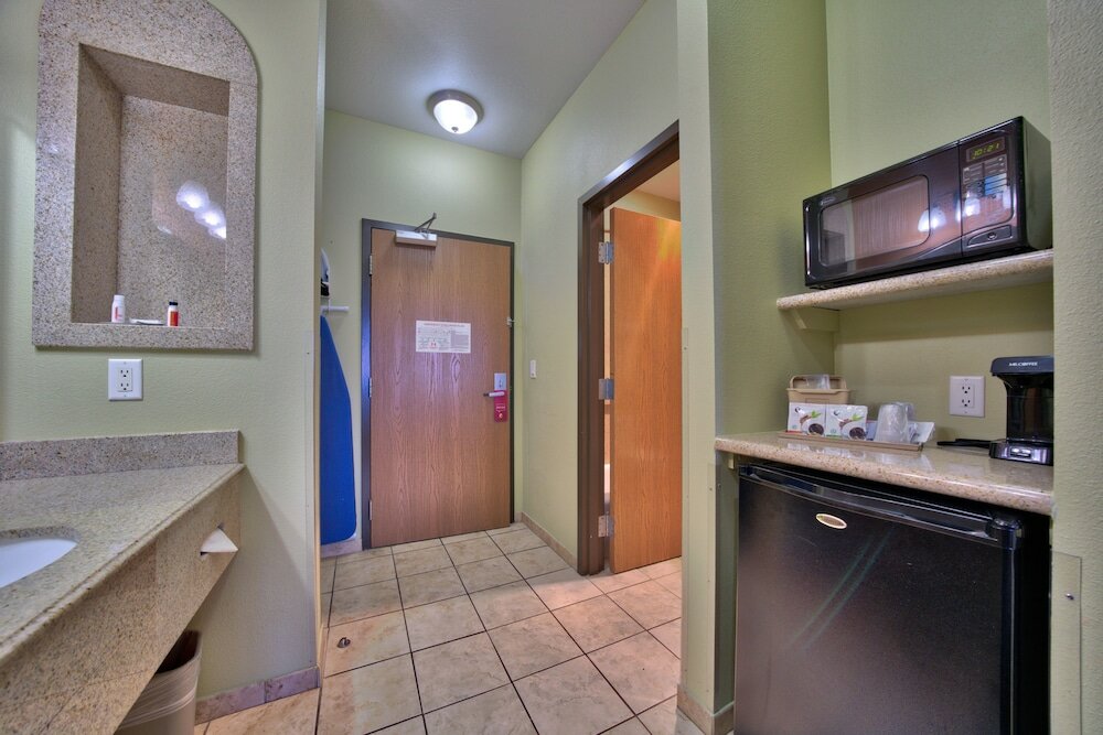 Фото Comfort Inn & Suites