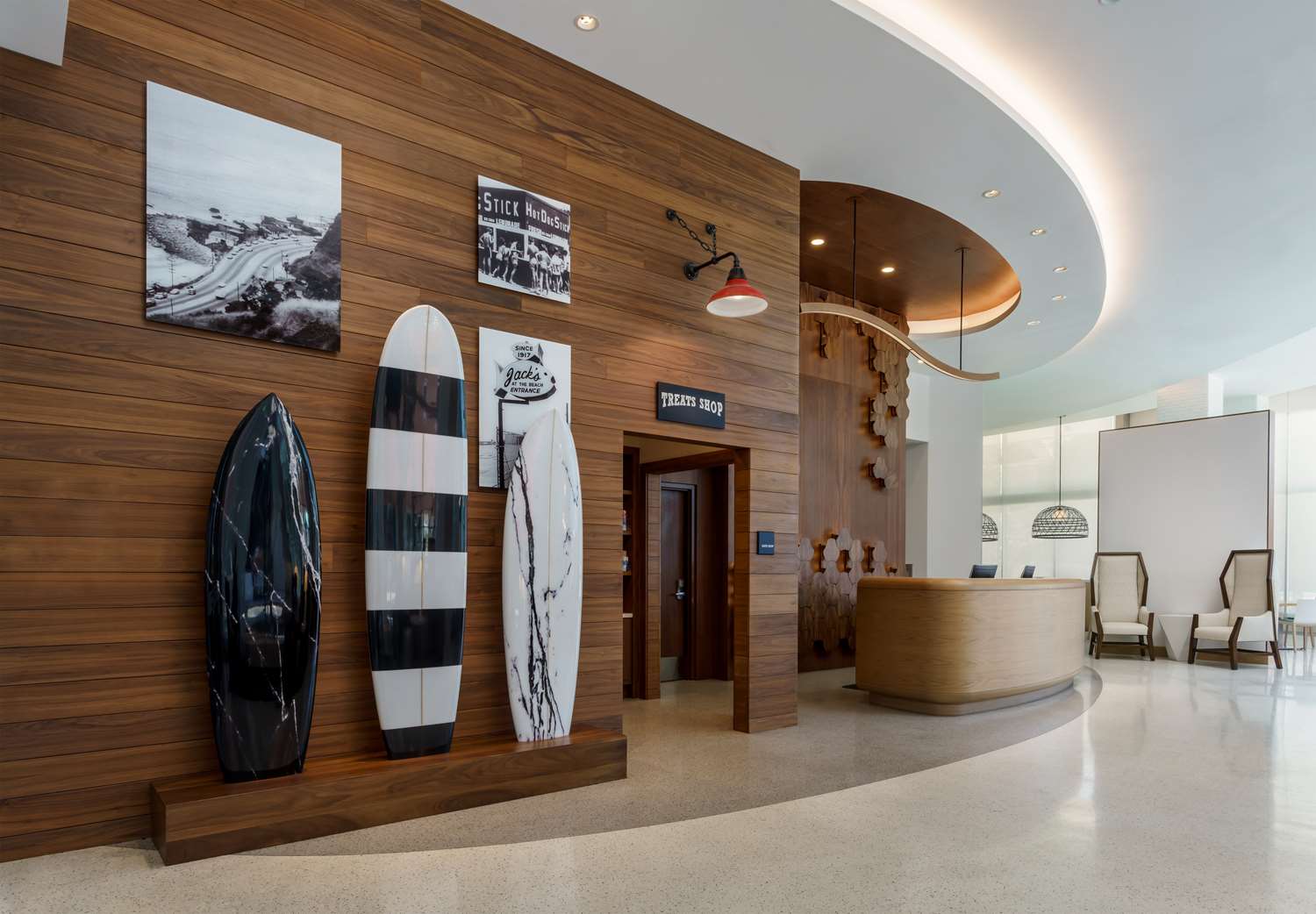 Фото Hampton Inn & Suites Santa Monica