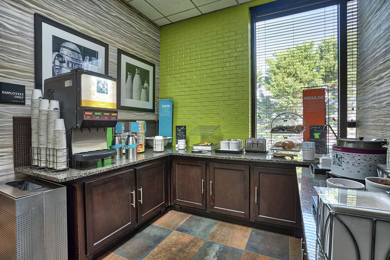 Фото Hampton Inn Norfolk-Naval Base