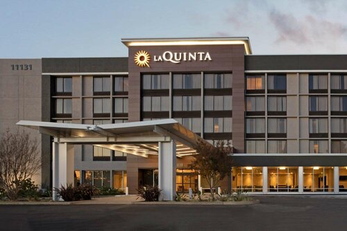 Гостиница La Quinta Inn & Suites by Wyndham Rancho Cordova Sacramento в Ранчо Кордове