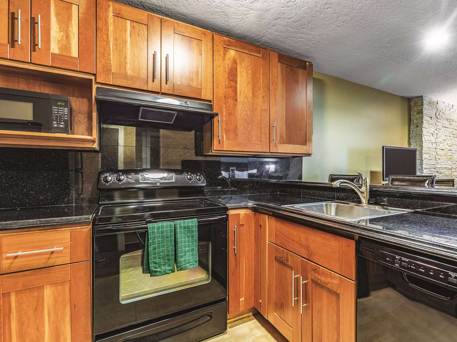 Фото La Quinta Inn & Suites by Wyndham San Francisco Airport West