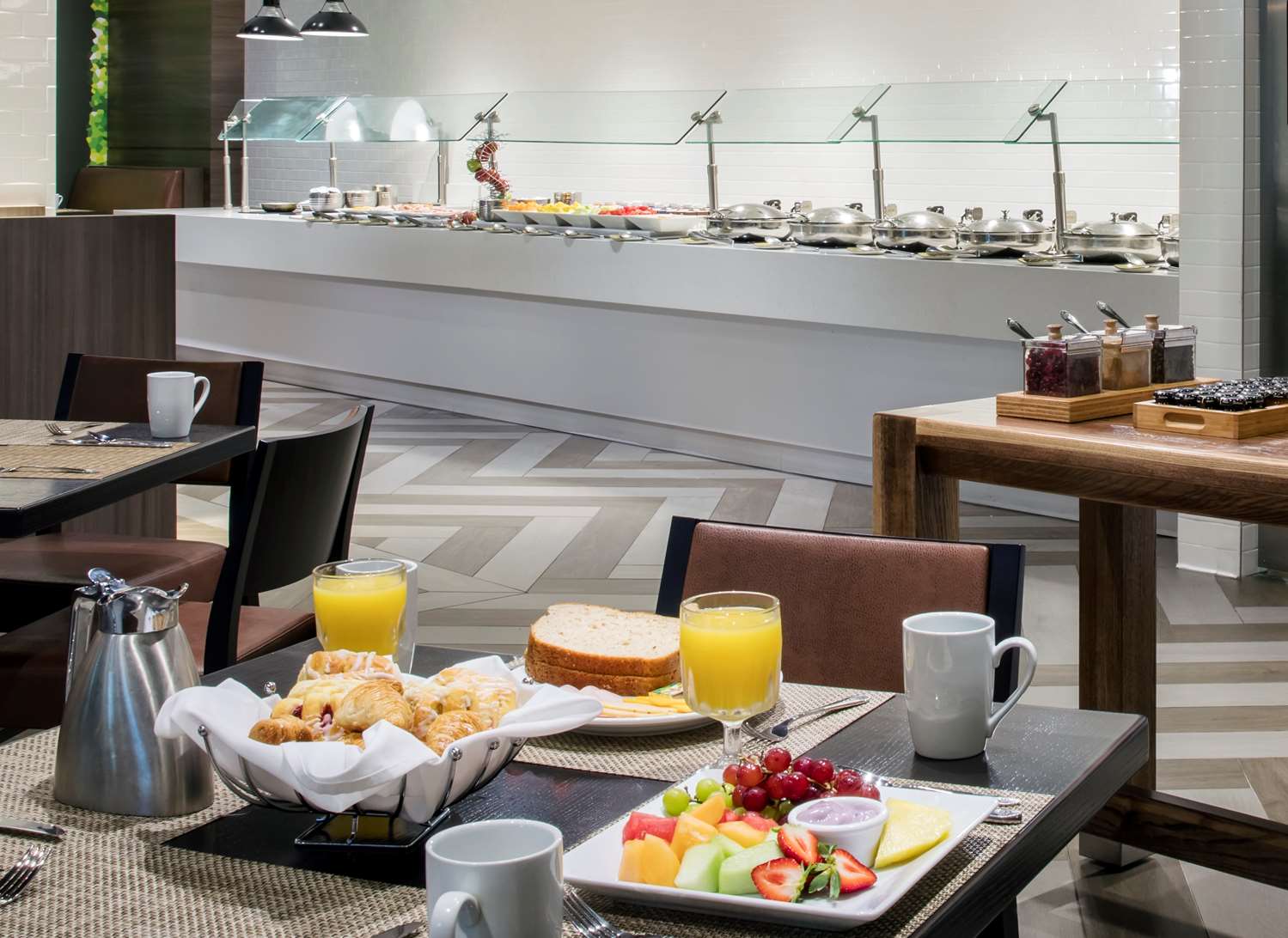 Фото Doubletree by Hilton Hotel Miami Airport & Convention Center