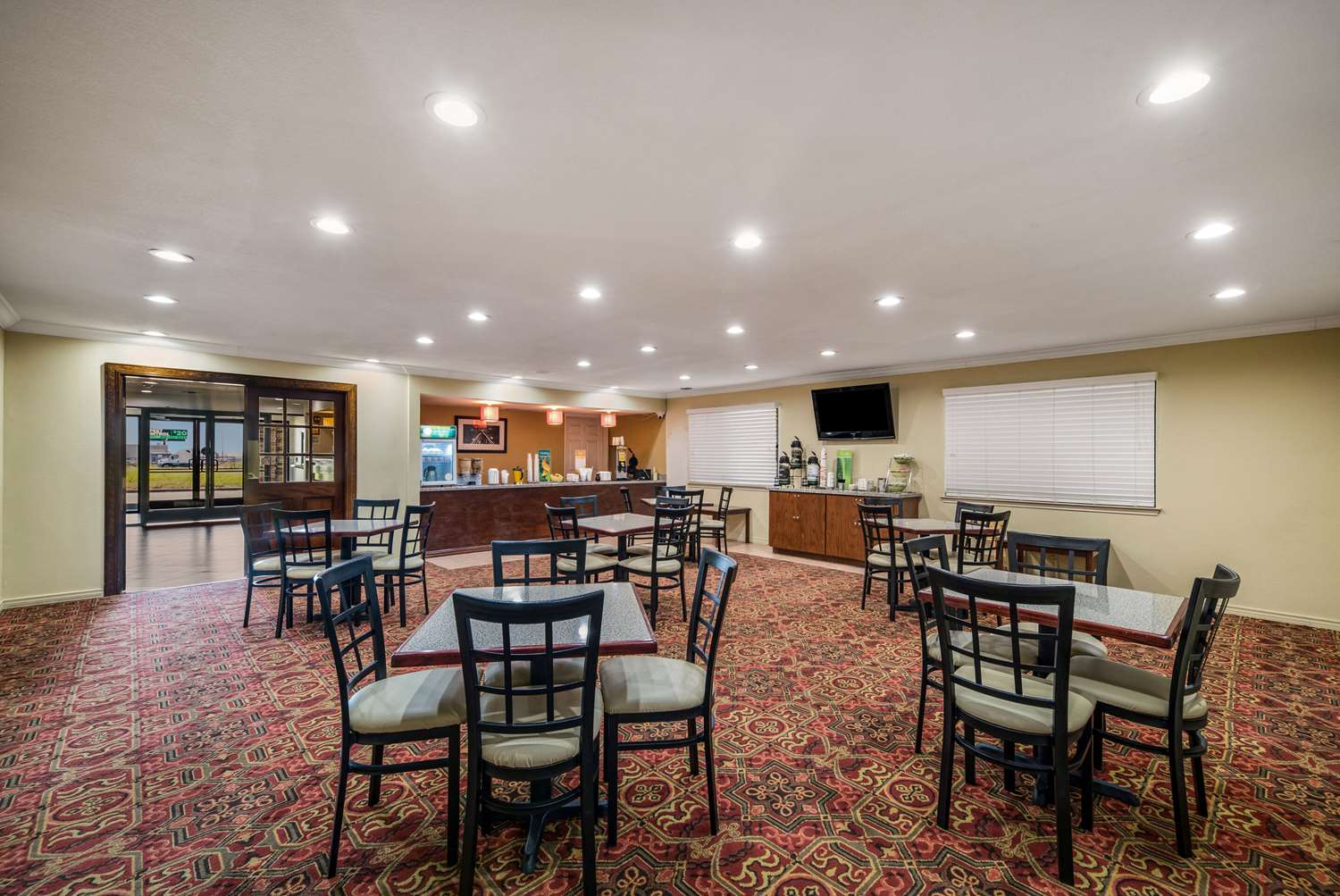 Фото Quality Inn & Suites Garland - East Dallas