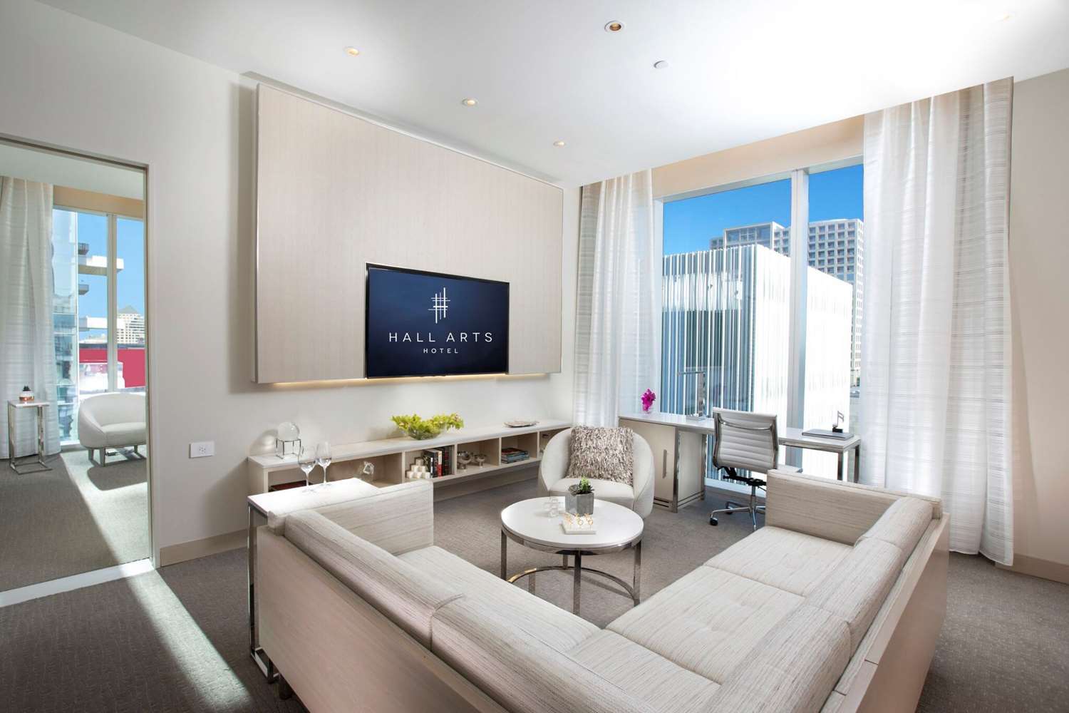 Фото Hall Arts Hotel Dallas, Curio Collection by Hilton