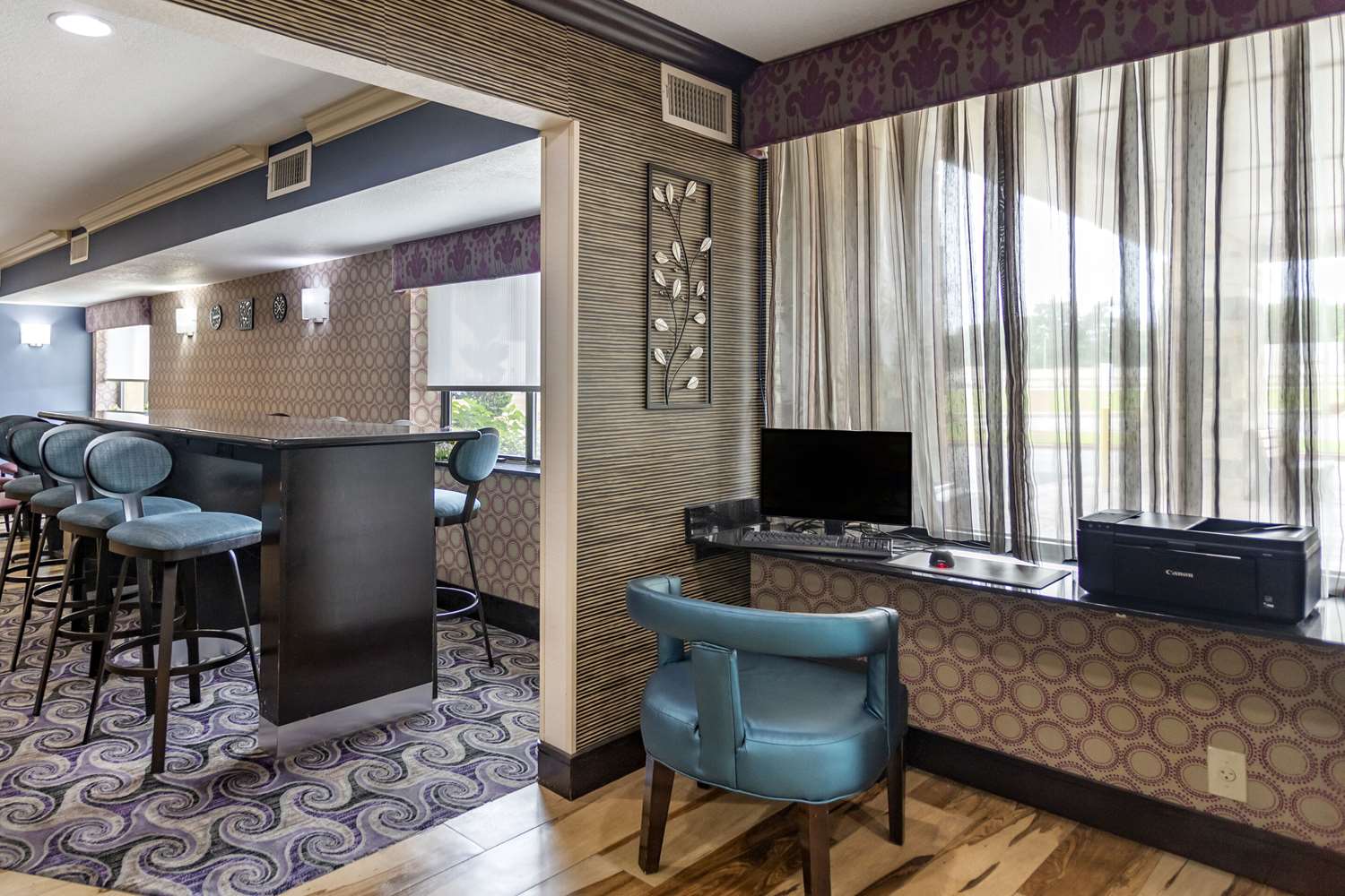 Фото Comfort Inn Midtown