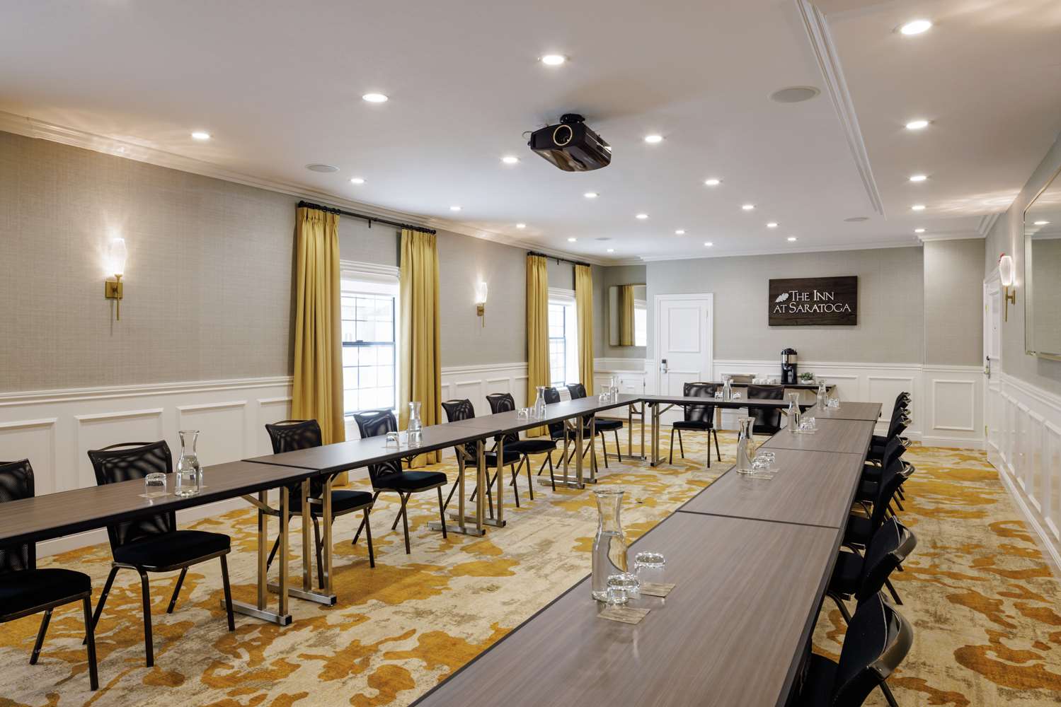 Фото The Inn at Saratoga, Tapestry Collection by Hilton