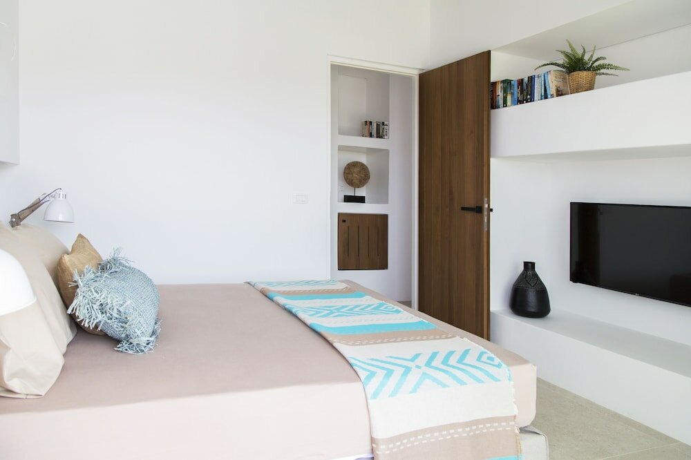 Фото Hide out Suites