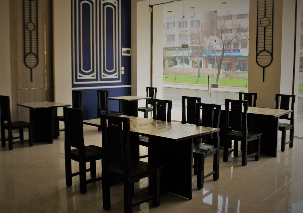 Фото New MerryLand Hotel