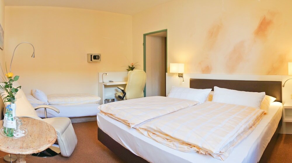 Фото Hotel-Restaurant Kastanienhof Lauingen