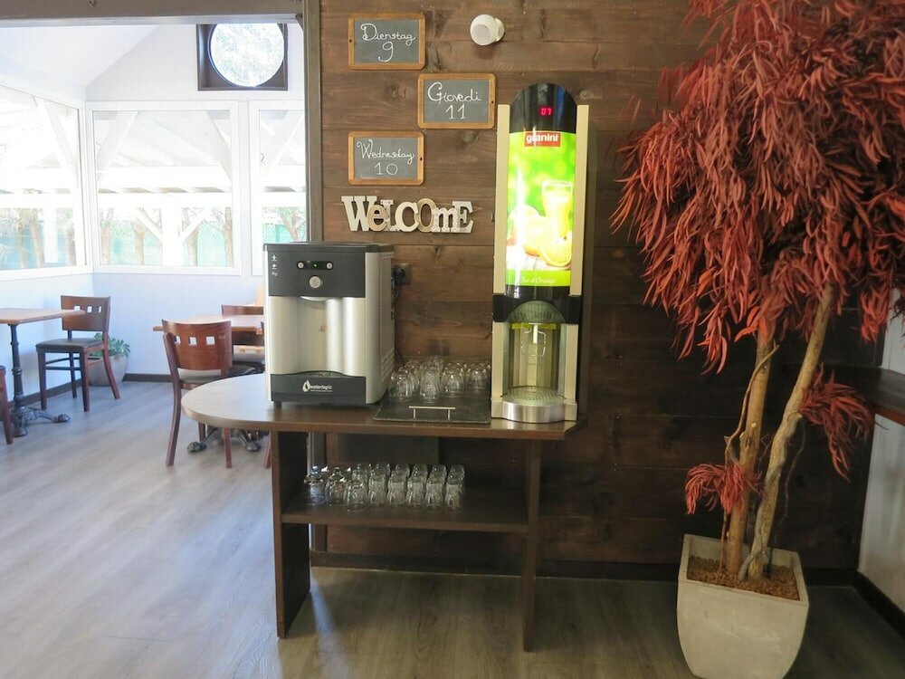 Фото Wood Inn Hôtel Aéroport Bordeaux-Mérignac