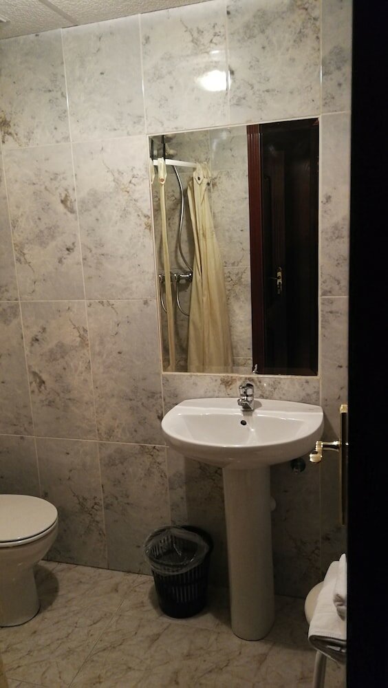 Фото Hostal La Embajada