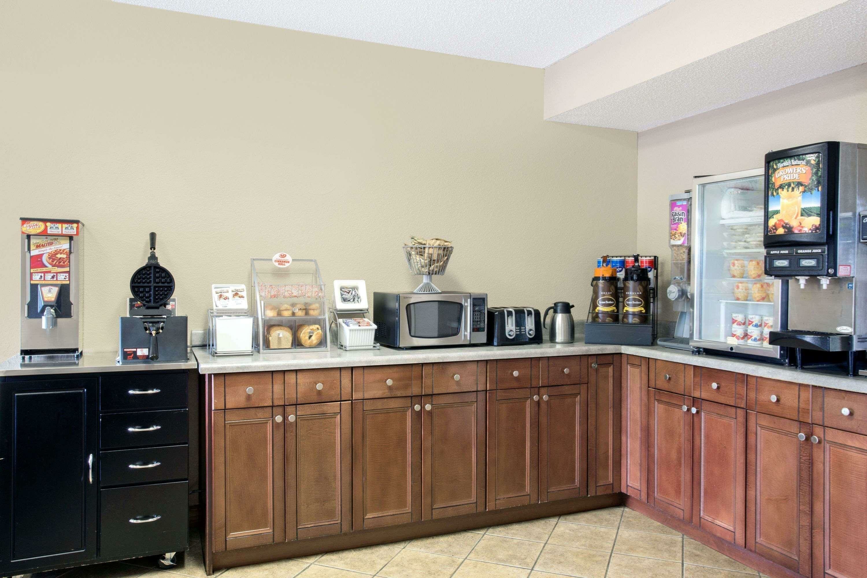 Фото Super 8 by Wyndham Clemmons/Winston-Salem Area I-40