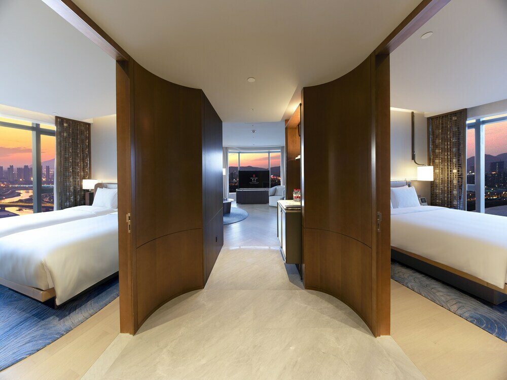 Фото Hualuxe Nanjing Yangtze River, an Ihg Hotel