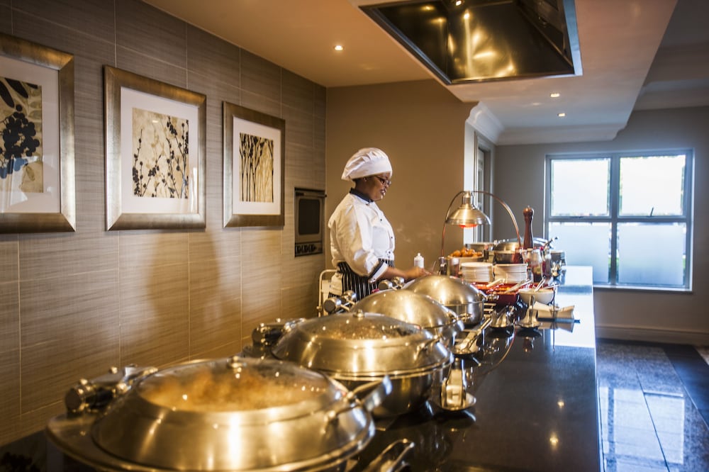 Фото Garden Court Morningside Sandton