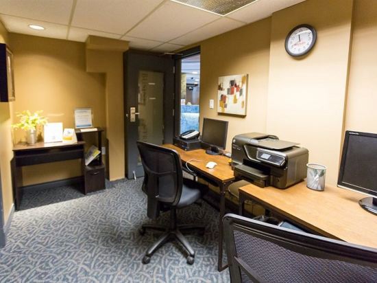 Фото Quality Inn West Edmonton