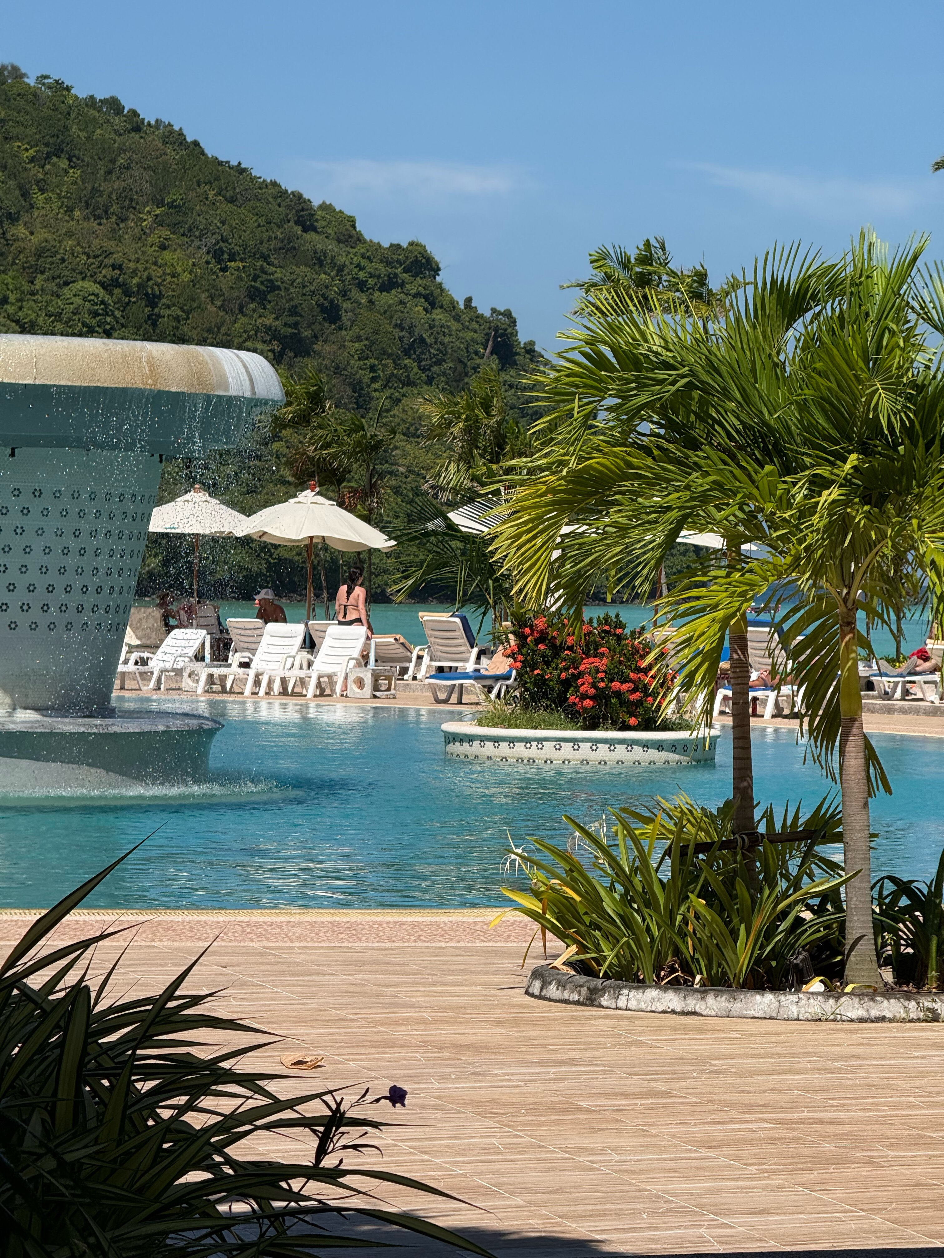 Фото Phi Phi Island Cabana Hotel