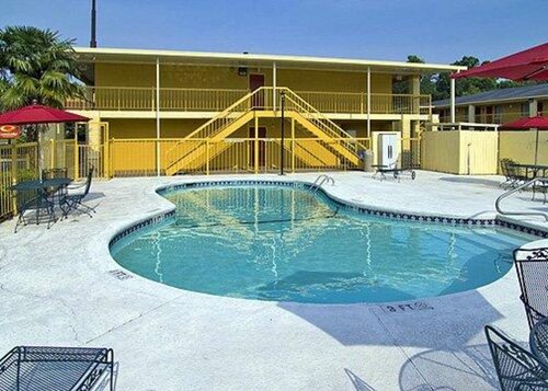 Гостиница Econo Lodge Inn & Suites Columbus near Fort Benning в Коламбусе