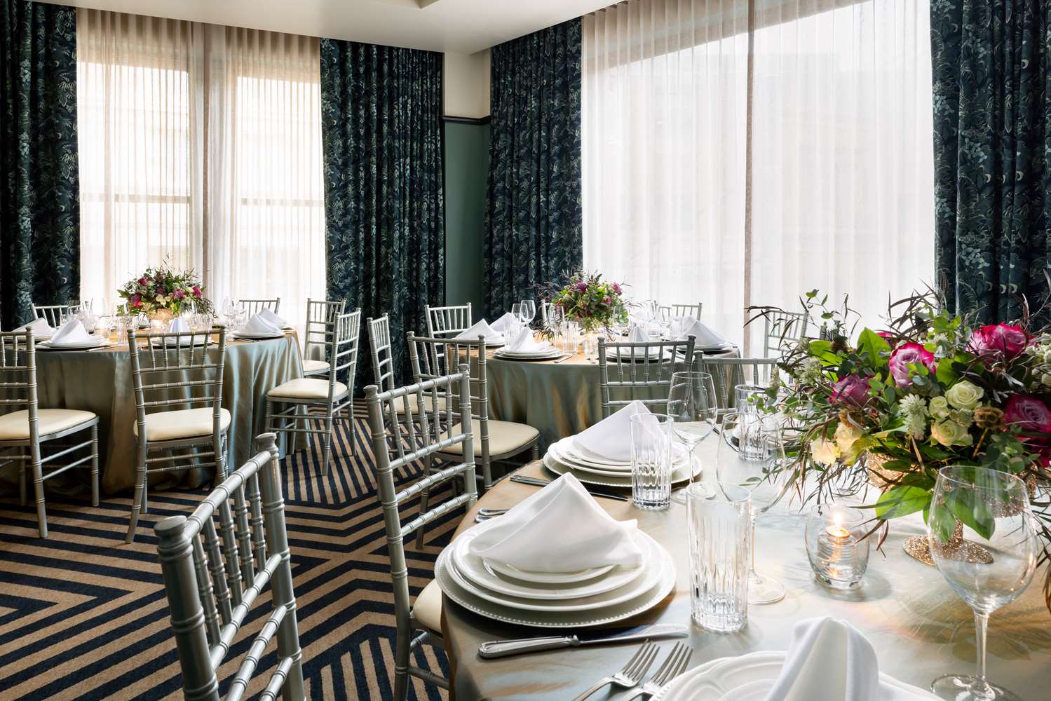 Фото The Candler Hotel Atlanta, Curio Collection by Hilton