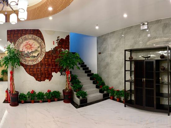 Фото Yangshuo Qingyunge Hotel