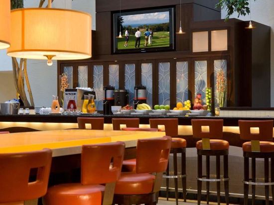 Фото Long Island Marriott