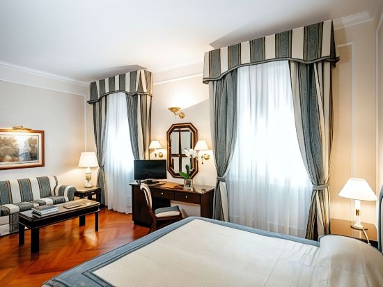 Фото Hotel De La Ville