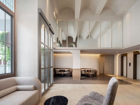 Фото Away Bangkok Sukhumvit