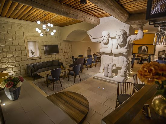 Фото Nino Cave Suites