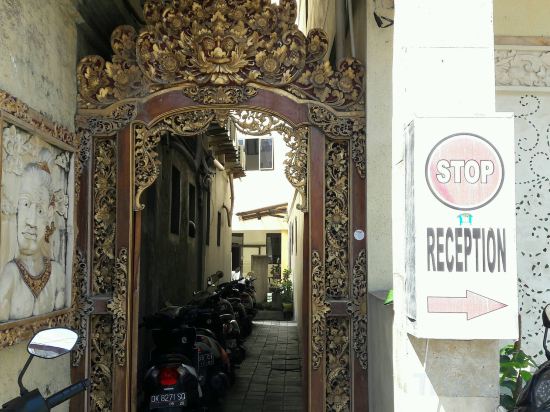 Фото S8 Suardana Hotel