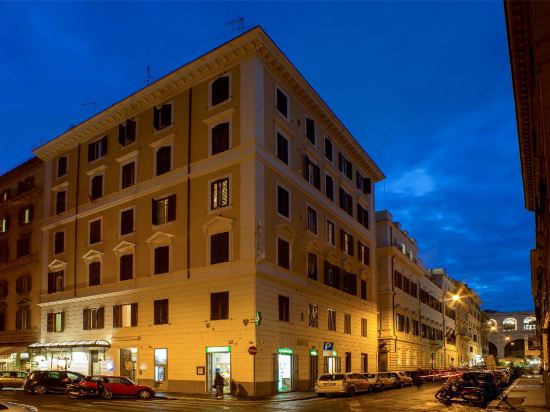 Фото отеля 1